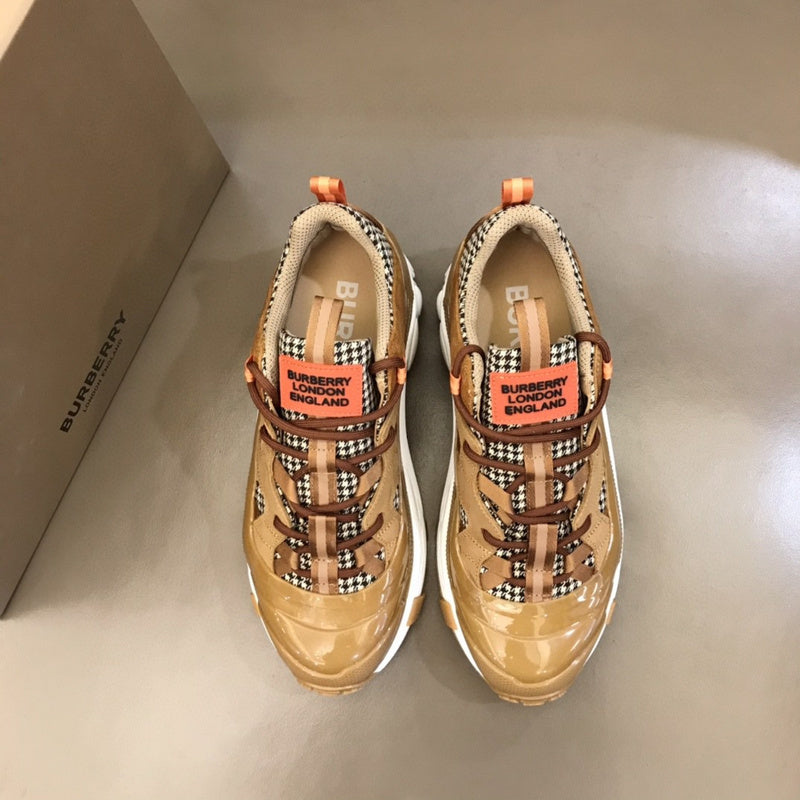Burberry shoes Style 115 - logo and branding close-up