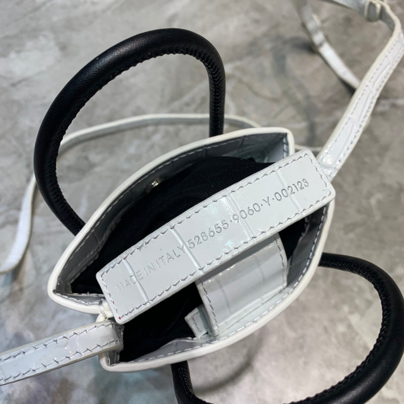Refined Premium PU Leather Handbag - Sleek Minimalist Lines | Women's Statement Accessory #989 - texture close-up (image 9) of designer-inspired handbag