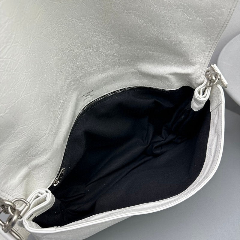 Zivas Charm Streamlined Design Fashion Handbag (Timeless Wardrobe Addition) – Close-Up Detail