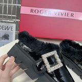 Full silhouette view of Roger Vivier luxury piece style No.064