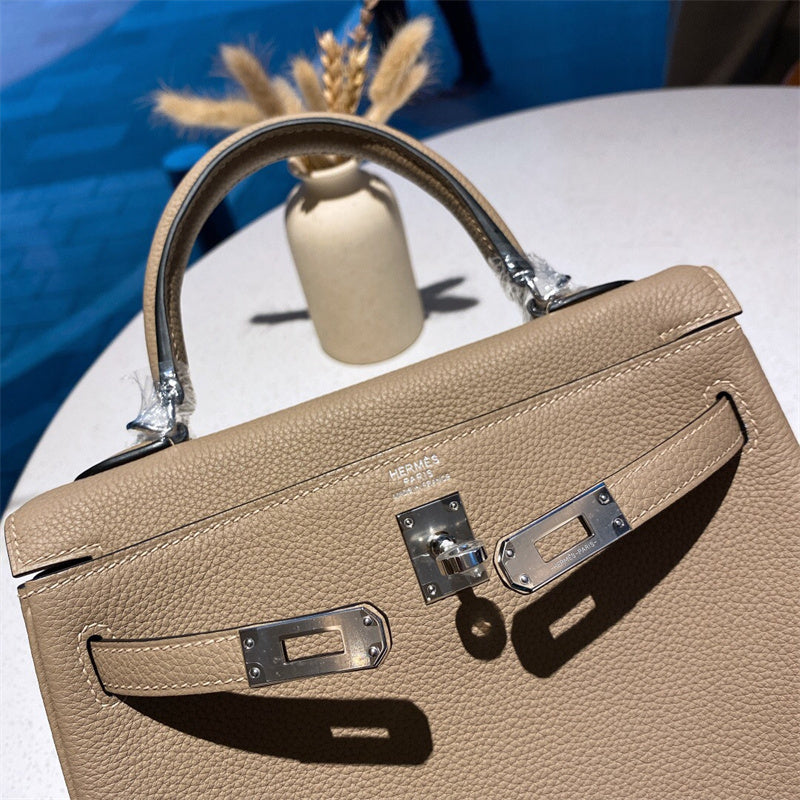  tote bag interior and compartment view 27