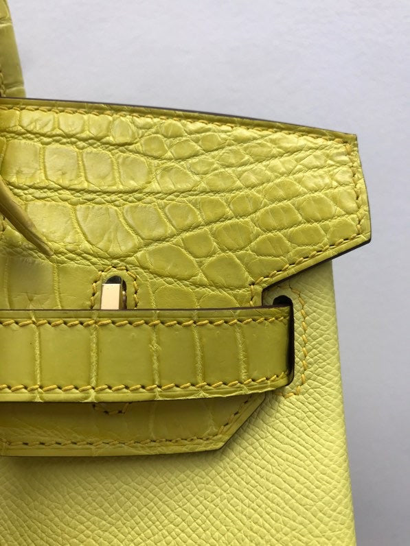  Elegant structured bag front view 103