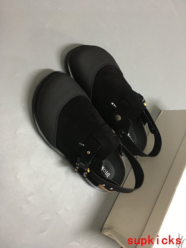 Dior shoes Style 023 - close-up of elevated everyday design