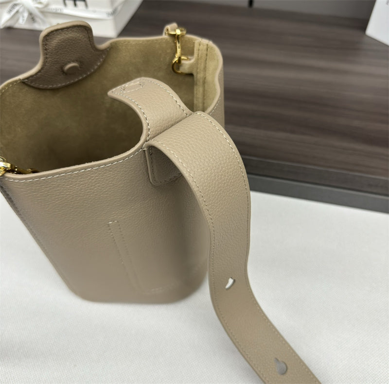 Ziva's Charm handbag – product shot (16cm*16cm*19.5cm)