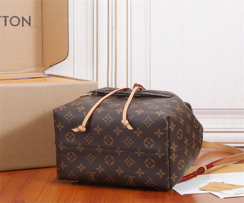  shoulder bag interior and compartment view 9