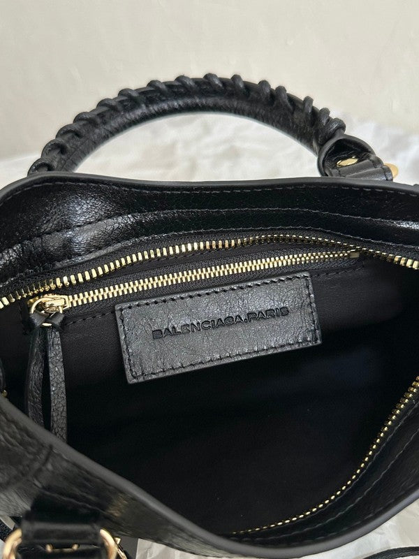 Zivas Charm Everyday Sophistication Statement Handbag (Elevated Daily Companion) – Close-Up Detail
