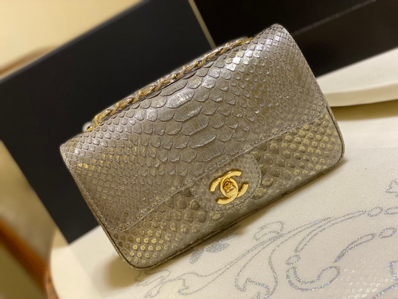  women's handbag, mid design, view 1