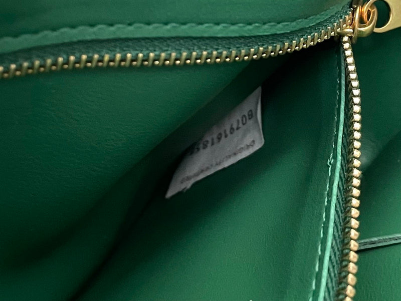 Effortless Premium PU Leather Handbag - Understated Luxury Look | Women's Statement Accessory #1633 - close-up detail shot (image 3) of designer-inspired handbag