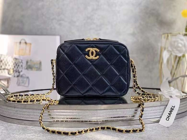  women's handbag, versatile design, view 1