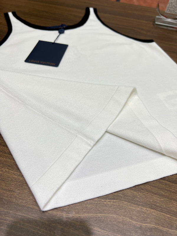 Full styled look of Louis Vuitton cotton t-shirt with contemporary cut