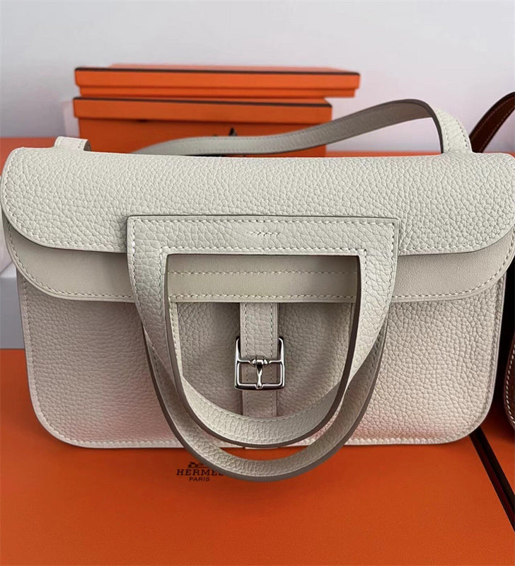  essential shopper bag styled with outfit 30