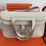  essential shopper bag styled with outfit 30