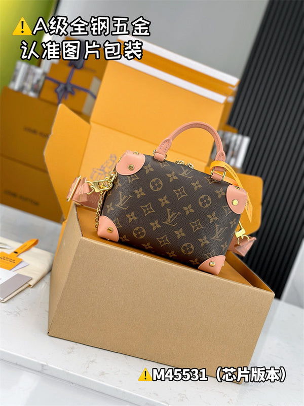  Tailored top-handle bag front view 7