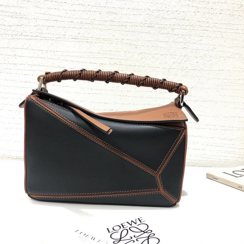 Ziva's Charm handbag – detail view (24cm*16cm*10cm)