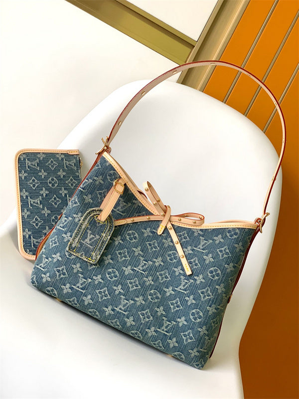  handbag interior and compartment view 15