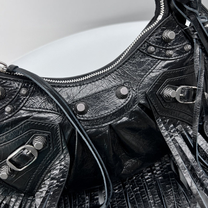 Zivas Charm Everyday Sophistication Statement Handbag (Structured Everyday Essential) – Styled Look