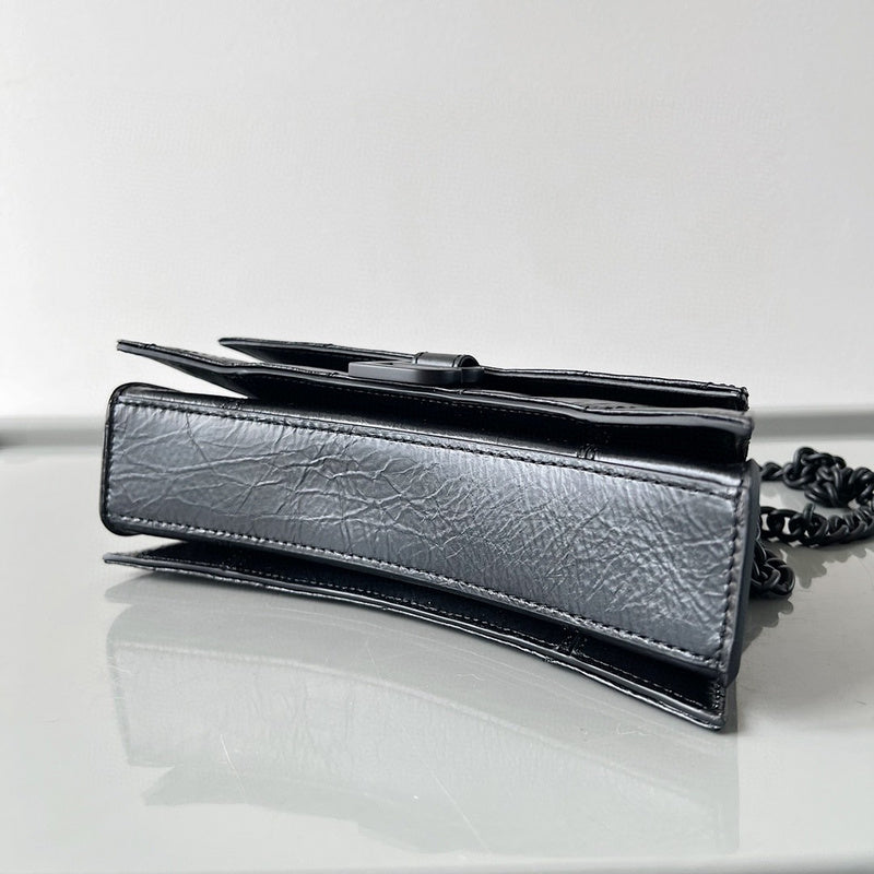 Zivas Charm Effortless Sophistication Statement Handbag (Modern Wardrobe Staple) – Close-Up Detail