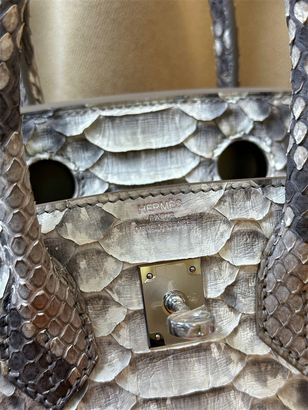  everyday bag interior and compartment view