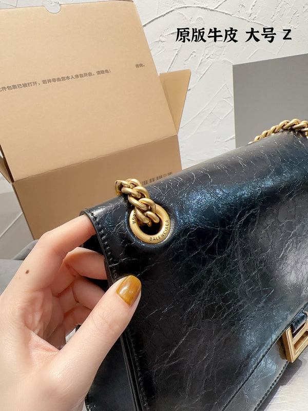 Ziva's Charm handbag – product shot (one versatile size)