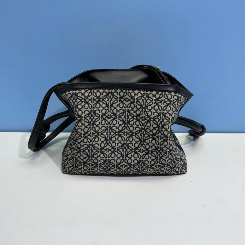 Ziva's Charm handbag – close-up view (18cm*23.9cm*9cm)