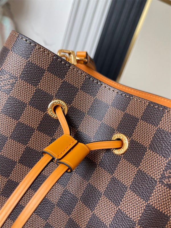  sleek carryall bag detail view showing craftsmanship 8