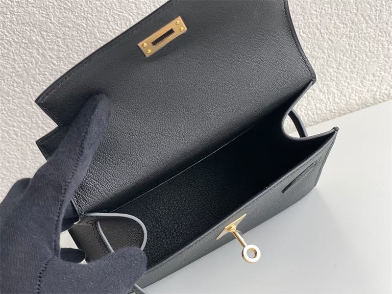  crossbody bag interior and compartment view 9