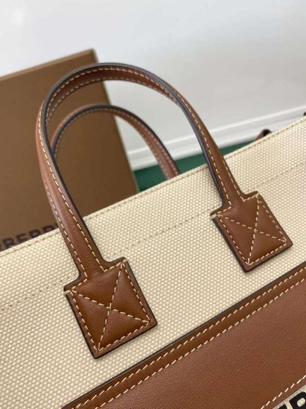 Ziva's Charm handbag – close-up view (one versatile size)