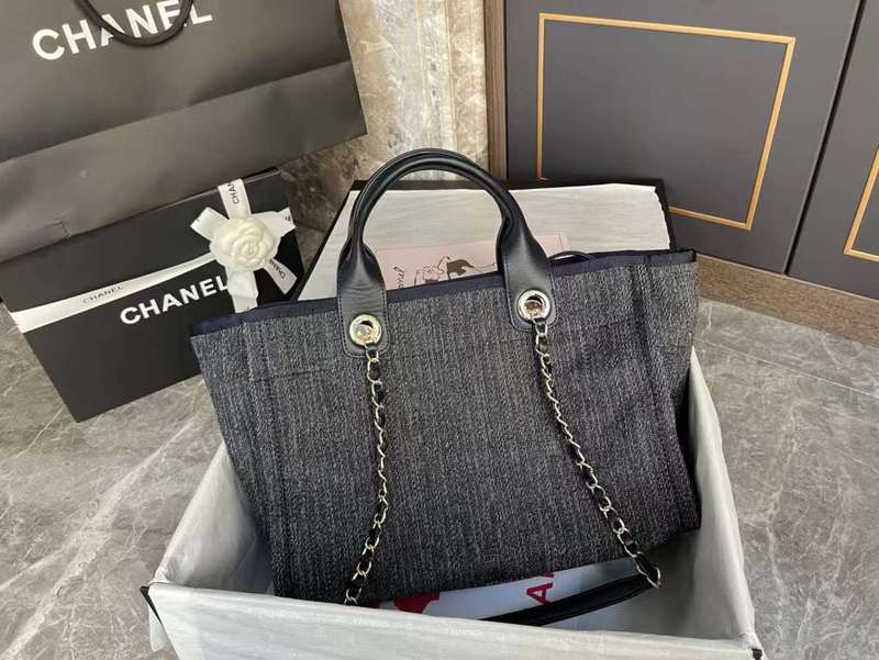 Zivas Charm Refined Structure Everyday Handbag (Statement-Ready Design) – Full Silhouette