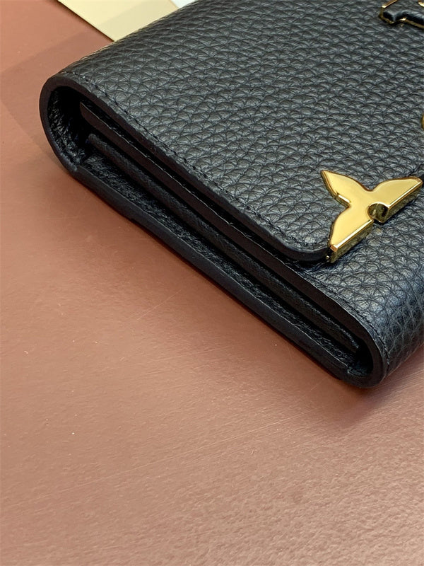  Refined top-handle bag carried on shoulder 10