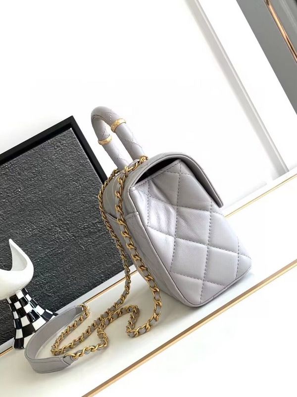 Ziva's Charm handbag – detail view (one versatile size)