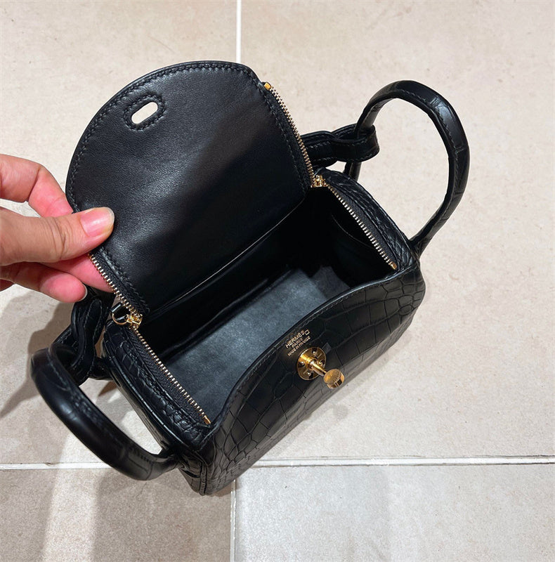  crossbody bag interior and compartment view 9
