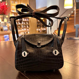  Versatile structured bag front view