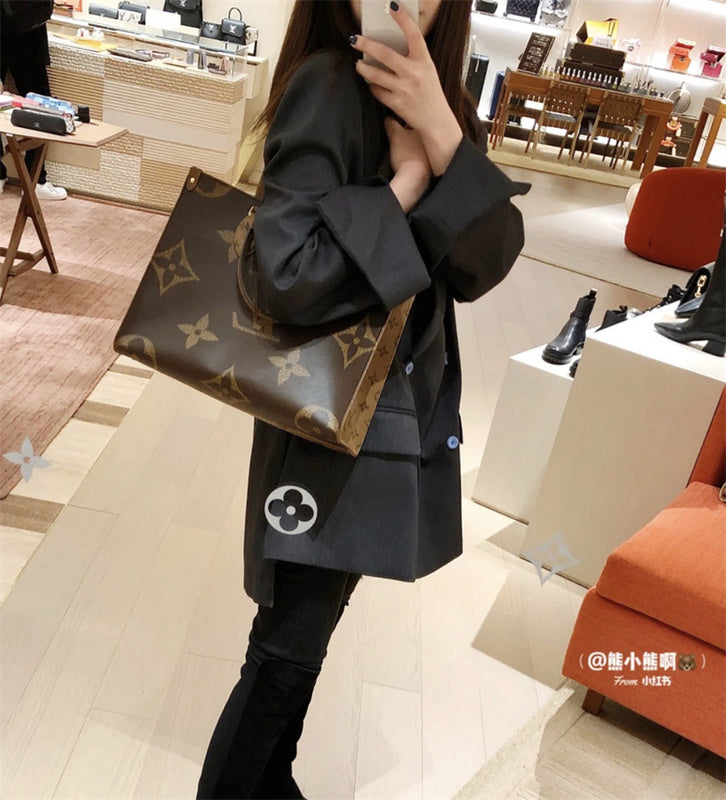  crossbody bag interior and compartment view 33