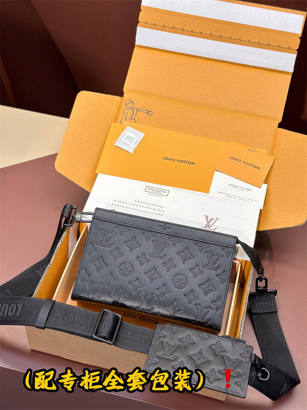  carryall bag close-up of hardware and finish 11