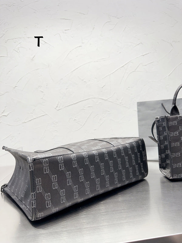 Ziva's Charm handbag – product shot (one versatile size)