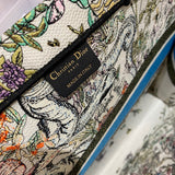 Handle and strap detail of refined signature women's handbag – women's designer-style accessory
