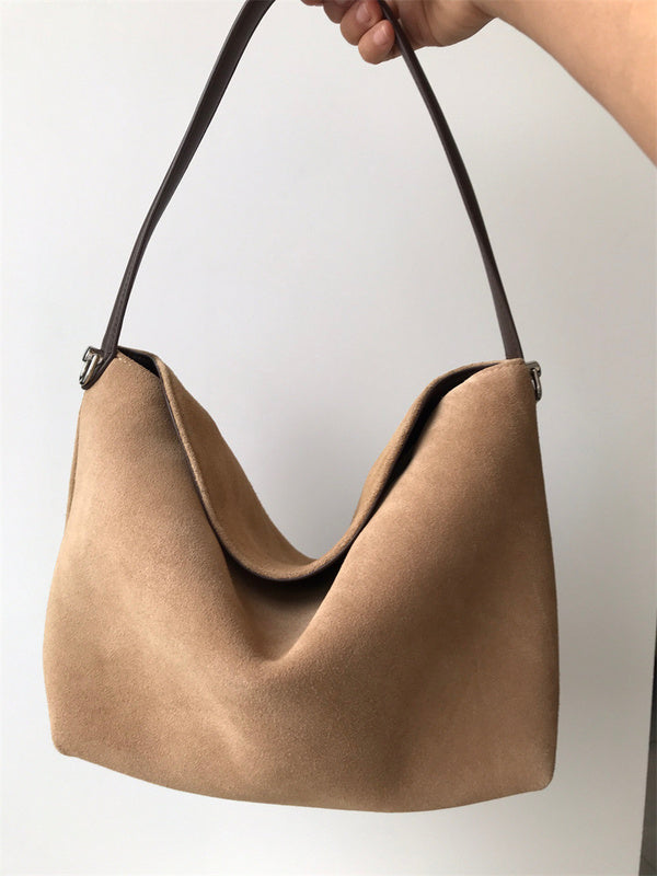 Ziva's Charm handbag – carry view (36cm*26cm*14cm)