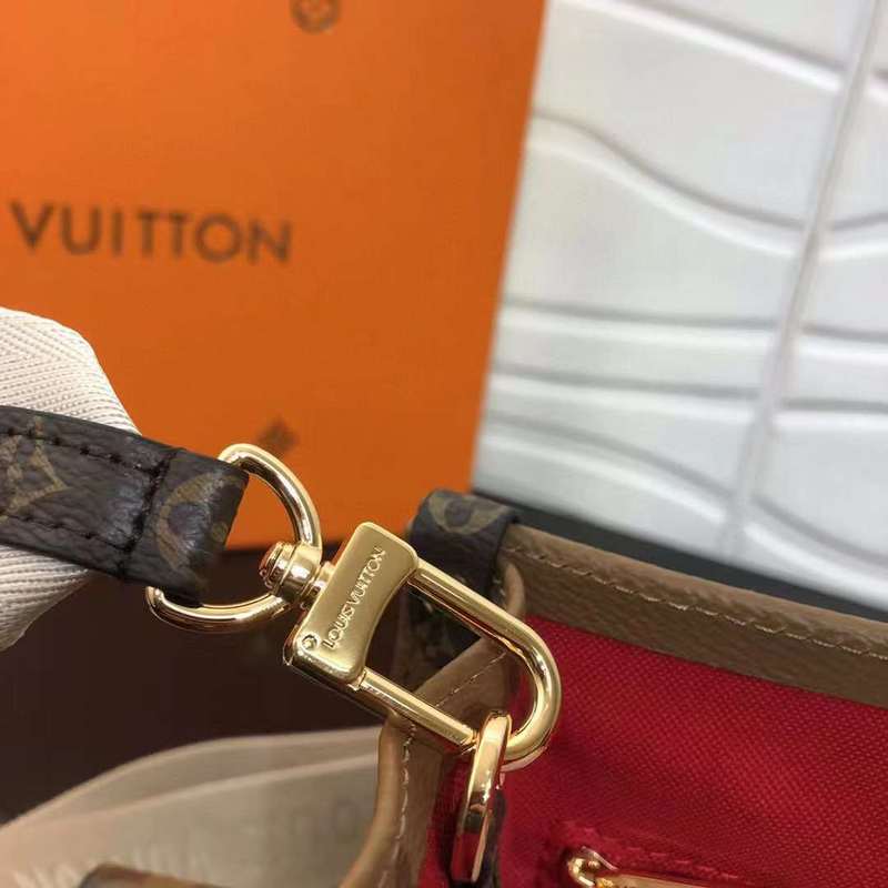 Handle and strap detail of sleek everyday-luxe women's handbag – women's luxury handbag