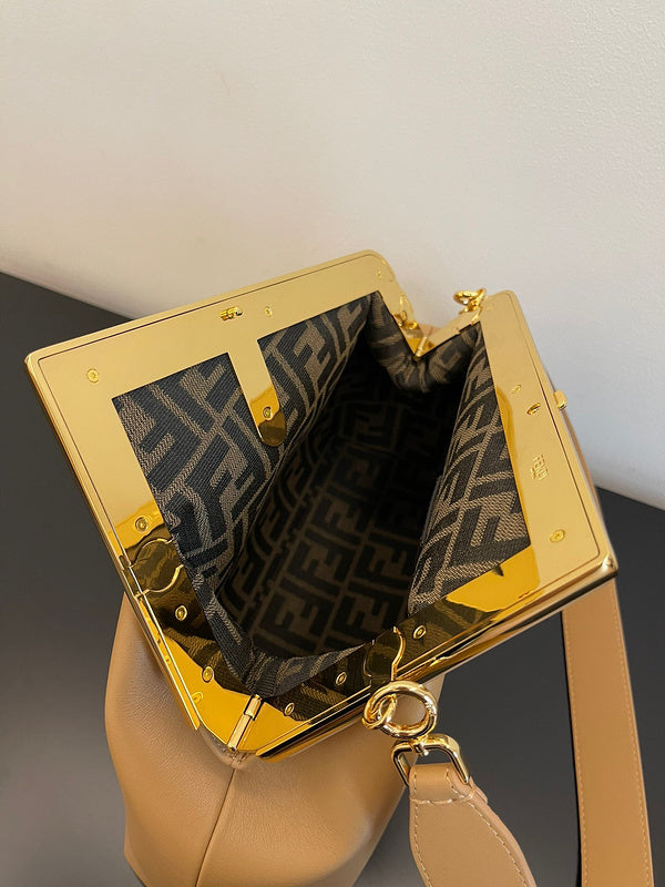 Ziva's Charm handbag – product shot (26cm*9.5cm*18cm)