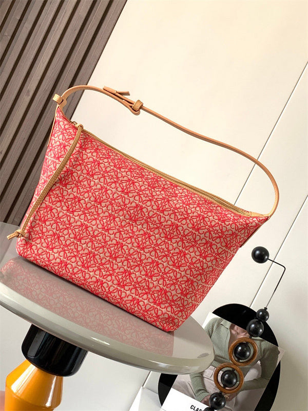 Ziva's Charm handbag – carry view (21cm*17cm*13cm)