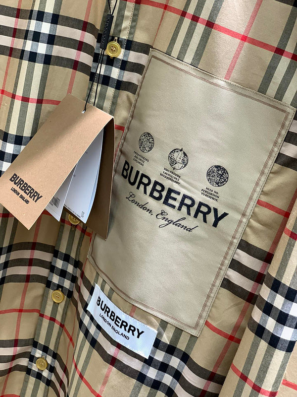 Full silhouette view of Burberry luxury piece style No.039
