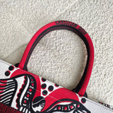 Handle and strap detail of polished modern women's handbag – women's everyday handbag