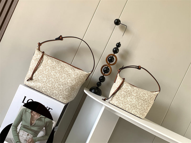 Ziva's Charm handbag – product shot (21cm*17cm*13cm)