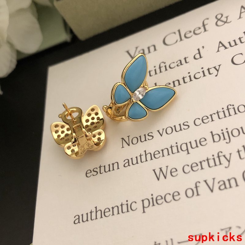 Full view of Van Cleef & Arpels unisex jewelry piece