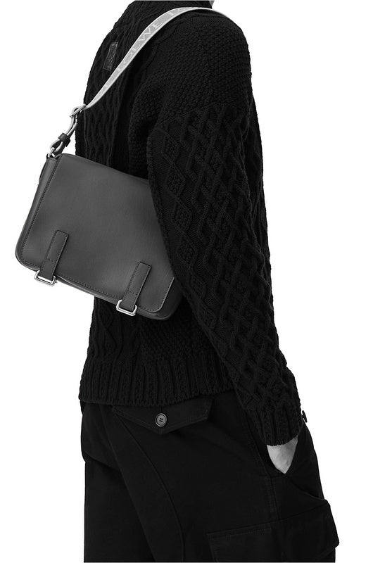 Ziva's Charm handbag – close-up view (24cm*18cm*10.5cm)