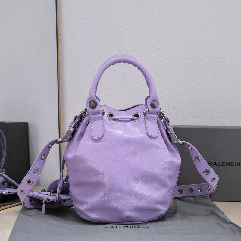 Zivas Charm Versatile Design Statement Handbag (Timeless Wardrobe Addition) – Detail View 3