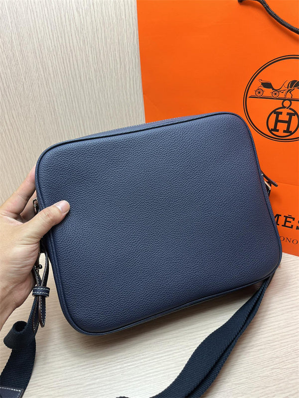  structured bag interior and compartment view 21