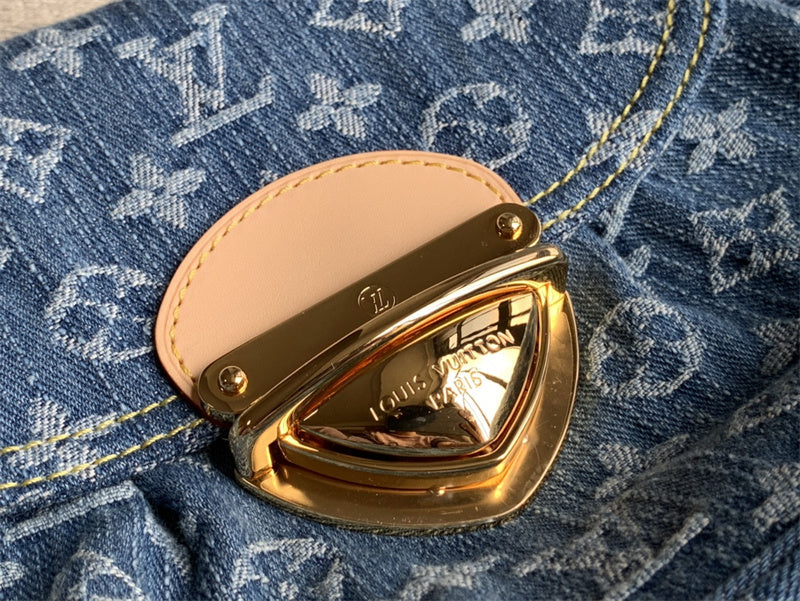  Clean-Lined everyday bag carried on shoulder 16