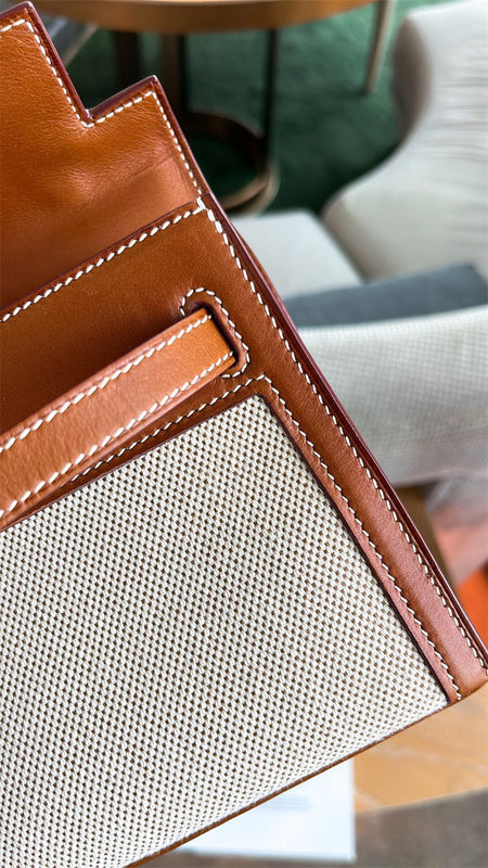  Elegant handbag carried on shoulder 10