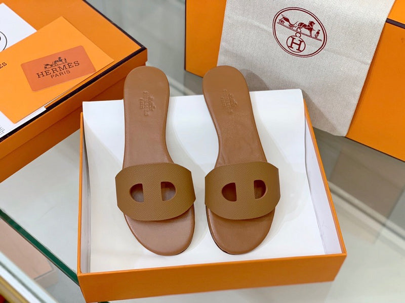 Hermès Nude Classic Ballet Flats - Heel Detail View